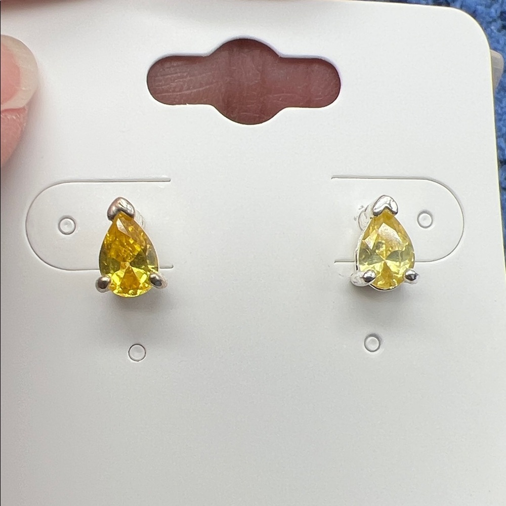 3-Pair of VINTAGE Avon CZ stud earrings, clear, peridot, citrine look - Picture 3 of 6